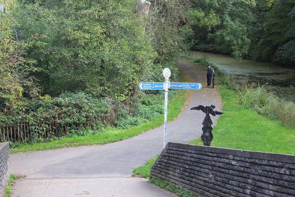 National Cycle Network junction, Malpas