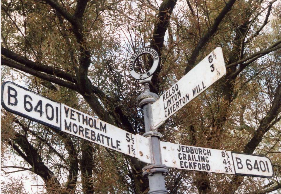 Old Direction sign - Signpost by the B6401, near Caverton Mill, Eckford Parish