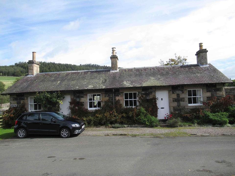 Lyne Station Cottages