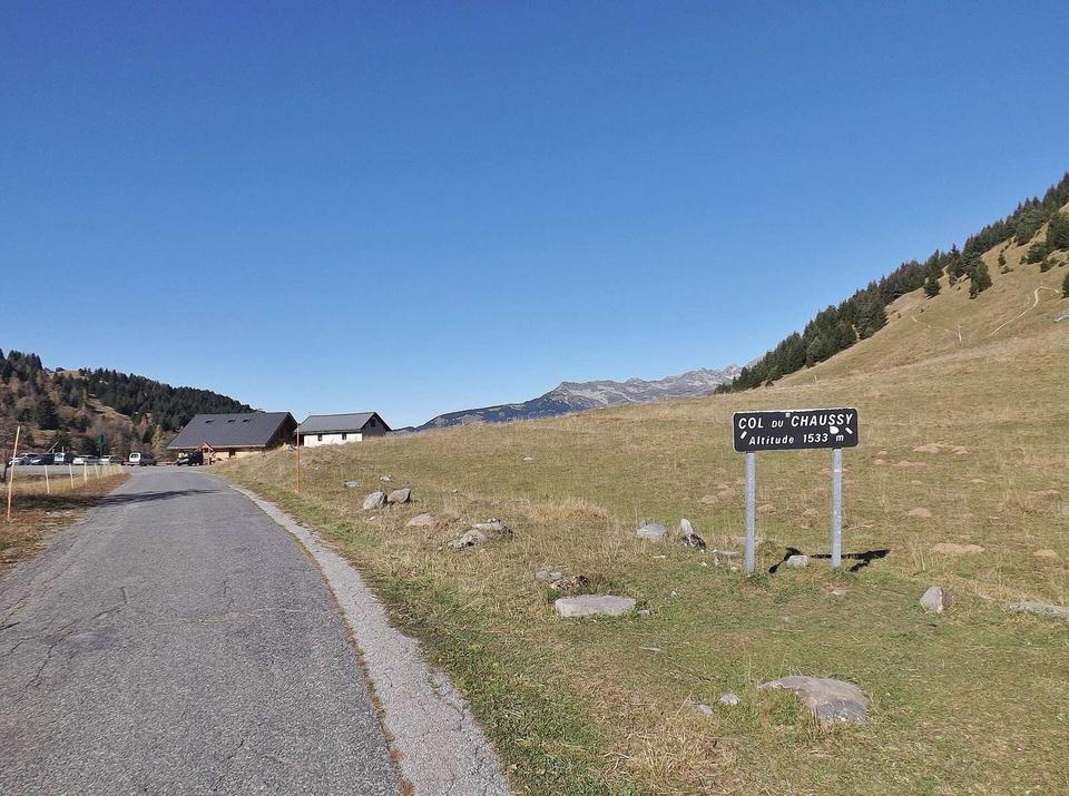 On the road: Col du Chaussy from Pontamafrey