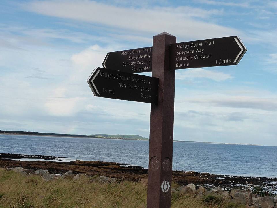 Signpost on the Speyside Way near Buckpool