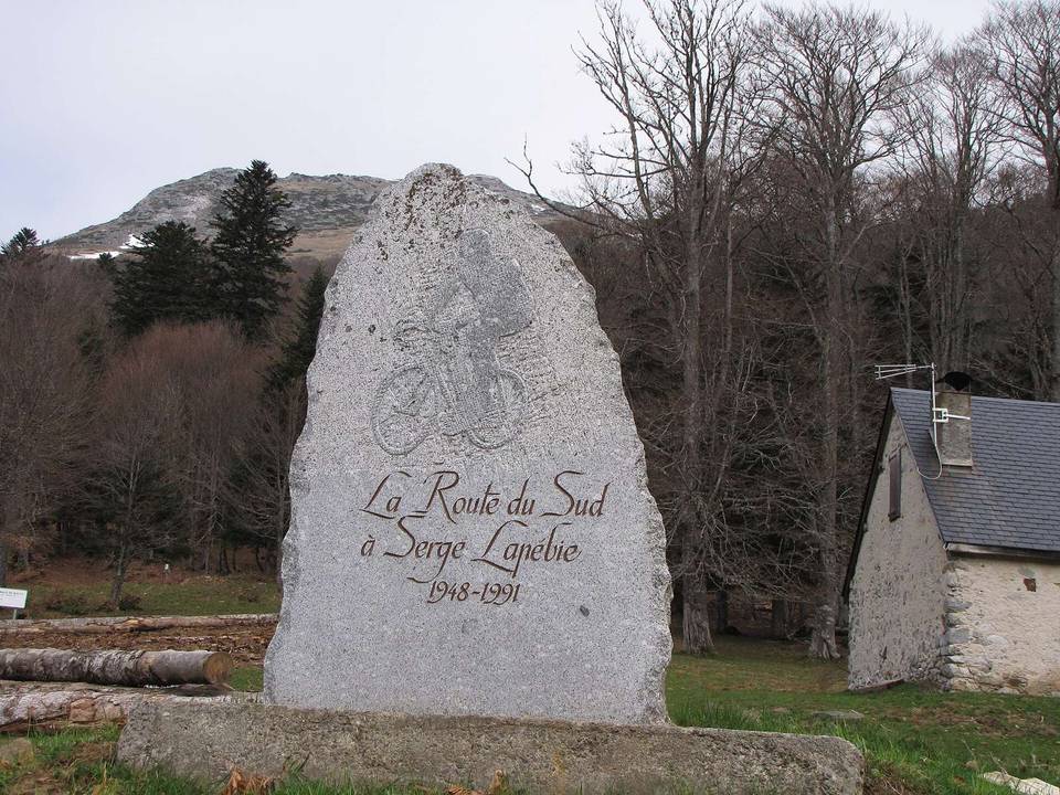 Stèle au col de Menté
