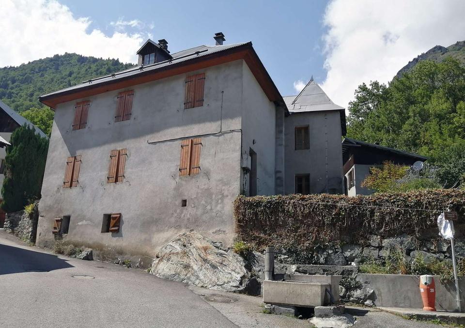 Château de la Sausse à Saint-Colomban-des-Villards. La photo a été prise en août 2025.