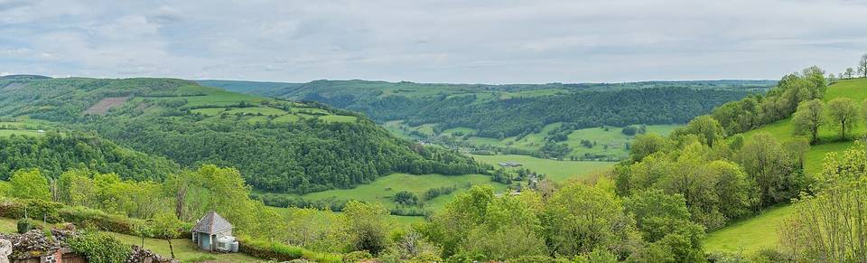 On the road: Col de Néronne from Salers