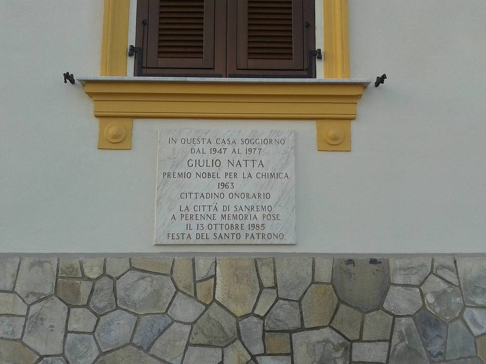 Targa commemorativa del soggiorno di Giulio Natta a Sanremo, lungomare Trento Trieste, dal 1947 al 1977