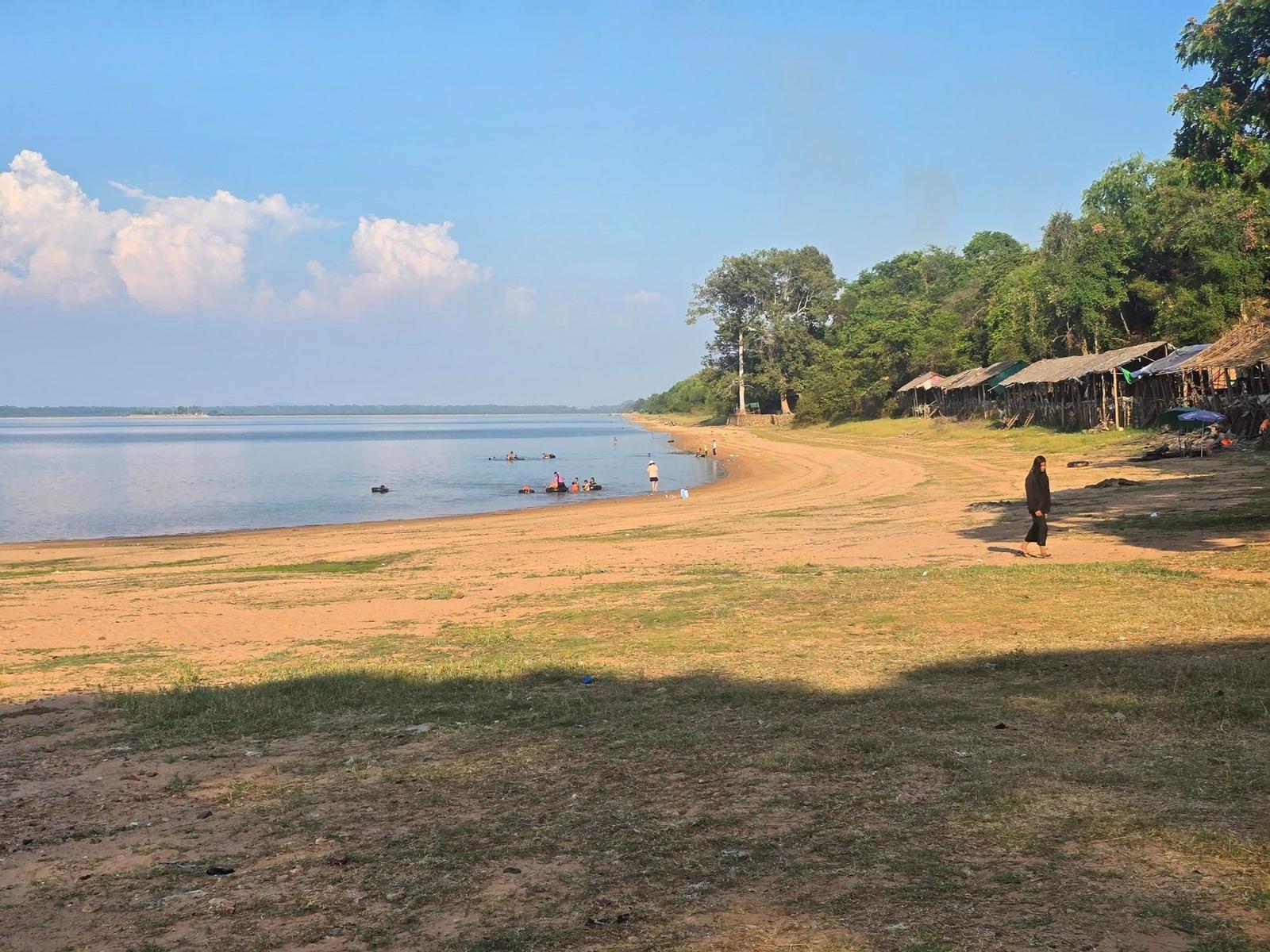 On the road: Siem Reap Lake Circuit