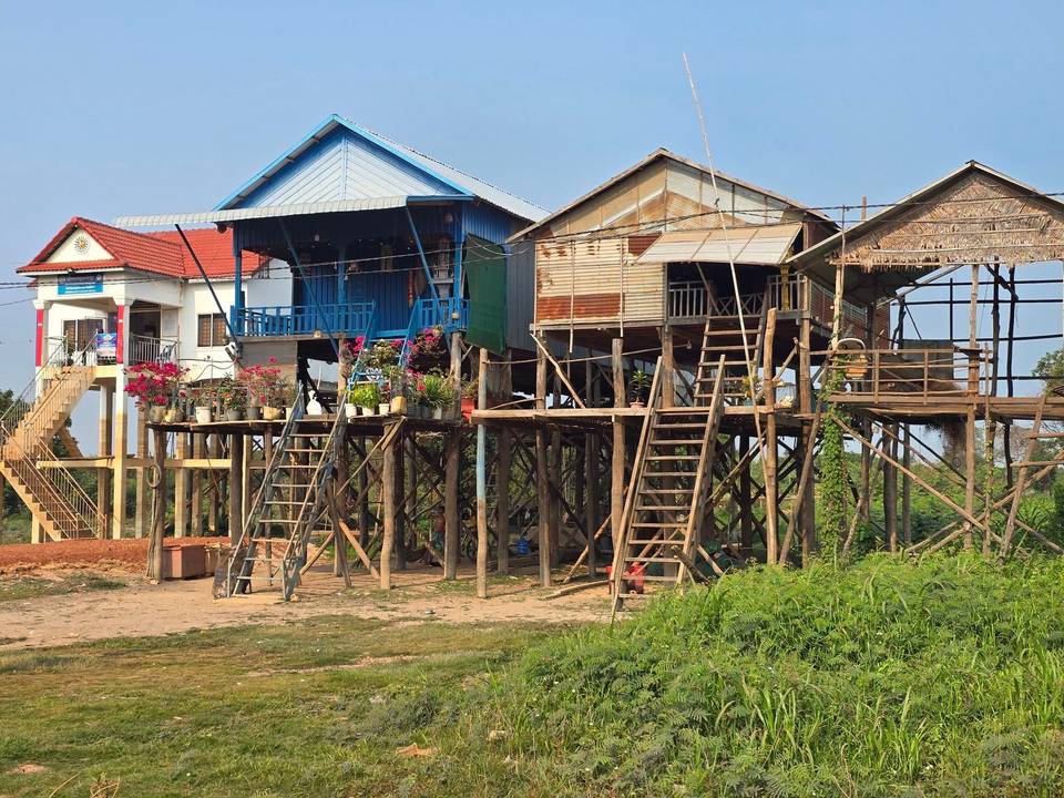 On the road: Siem Reap to Kampong Phluc