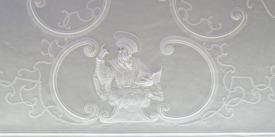 Stuckfigur an der Decke in der Aula im neuen Rathaus - stage 9, Strasbourg to Freiburg im Breisgau, France