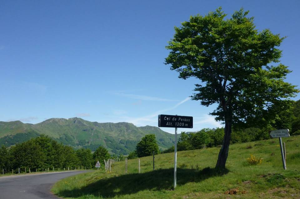 On the road: Col du Perthus (Massif Central) from Thiézac