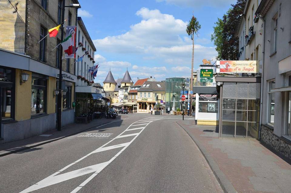 On the road: Cauberg from Valkenburg