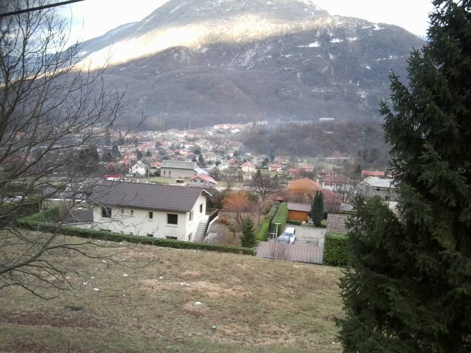 Saint-Pierre-de-Mésage (38) : Vue sur Le Péage-de-Vizille (38).