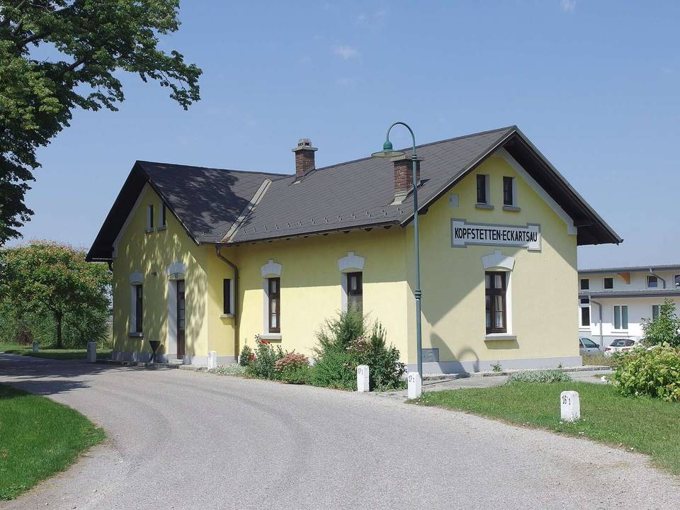 Former station Building of Kopfstetten-Eckartsau, Siebenbrunn-Leopoldsdorf – Engelhartstetten branchline