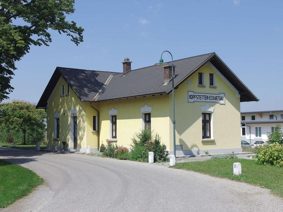 Former station Building of Kopfstetten-Eckartsau, Siebenbrunn-Leopoldsdorf – Engelhartstetten branchline